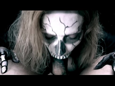 ❤️ Demonska djevojka siše kurac svojim crnim ustima i guta spermu. ☑ Jebeni video  na bs.assay-define-smartlink.ru